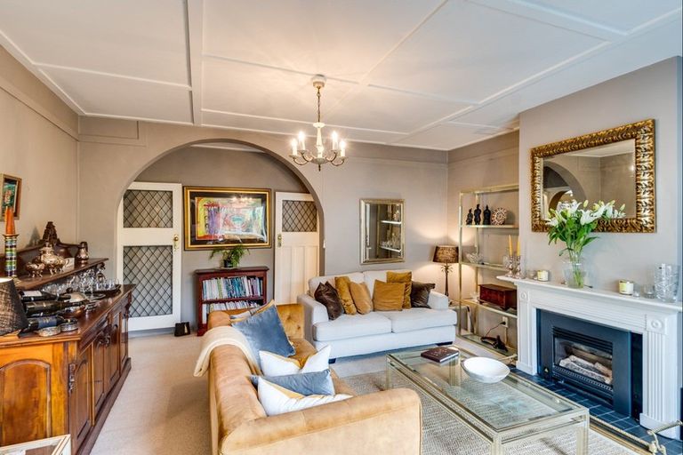 Photo of property in 98 Te Mata Road, Havelock North, 4130