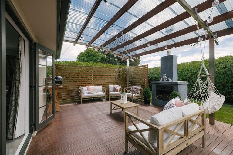 Photo of property in 20 Abby Road, Fitzherbert, Palmerston North, 4410