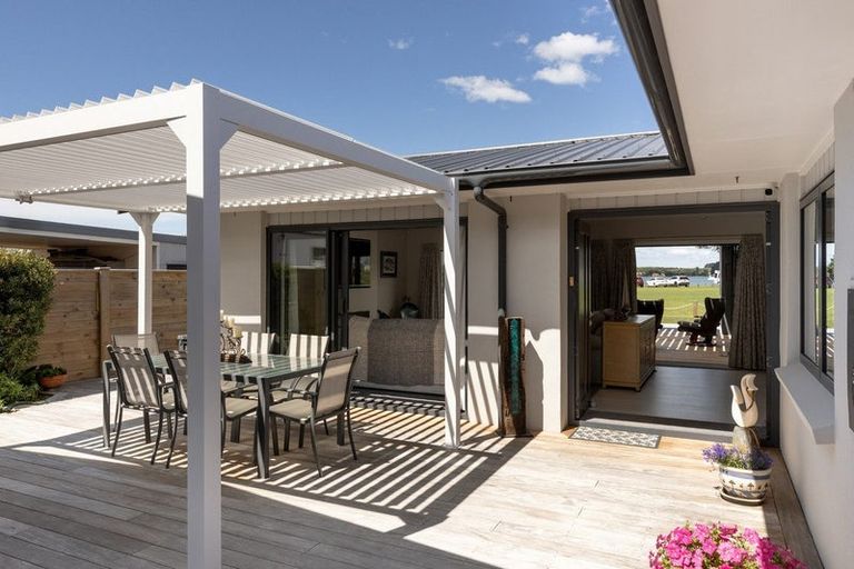 Photo of property in 26 Harbour View Road, Omokoroa, 3114