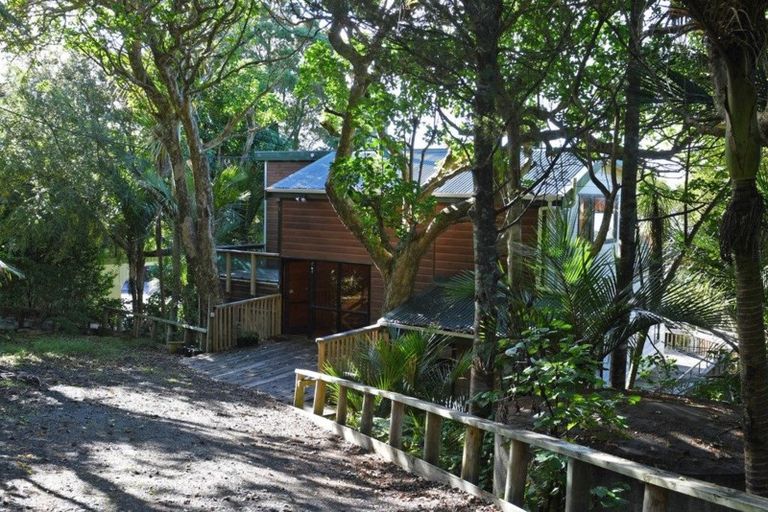 Photo of property in 103 Leigh Road, Leigh, 0985