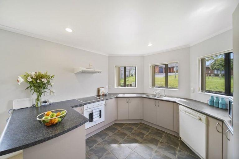 Photo of property in 38 Saralee Drive, Manurewa, Auckland, 2105