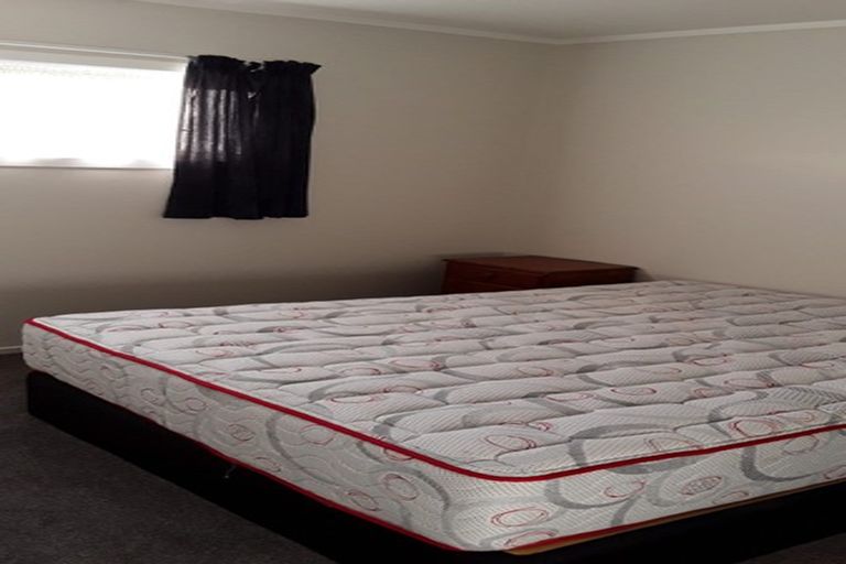 Photo of property in 64 Glenbervie Crescent, Massey, Auckland, 0614