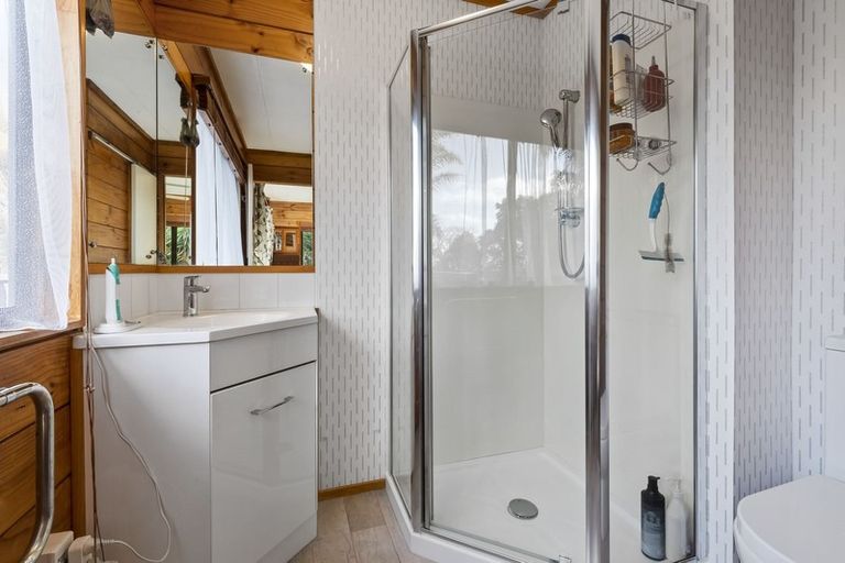 Photo of property in 61 John Dee Crescent, Red Beach, 0932