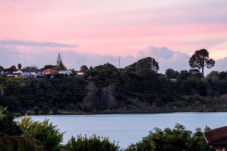 Photo of property in 26 Endeavour Avenue, Welcome Bay, Tauranga, 3112