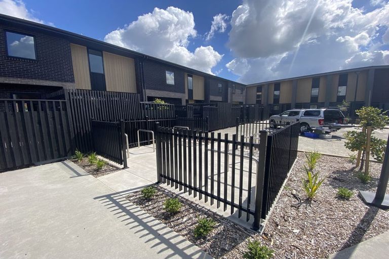 Photo of property in 43 Wallace Road, Hobsonville, Auckland, 0616