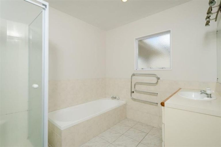 Photo of property in 25 Marguerita Place, West Harbour, Auckland, 0618