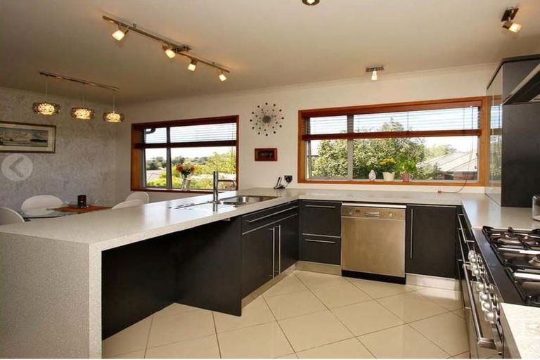 Photo of property in 174 Heta Road, Highlands Park, New Plymouth, 4312