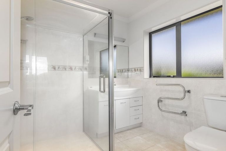 Photo of property in 38 Pohutukawa Drive, Levin, 5571