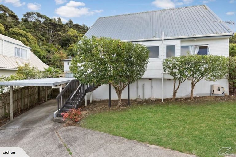 Photo of property in 1/22 Fernlea Rise, Bayview, Auckland, 0629