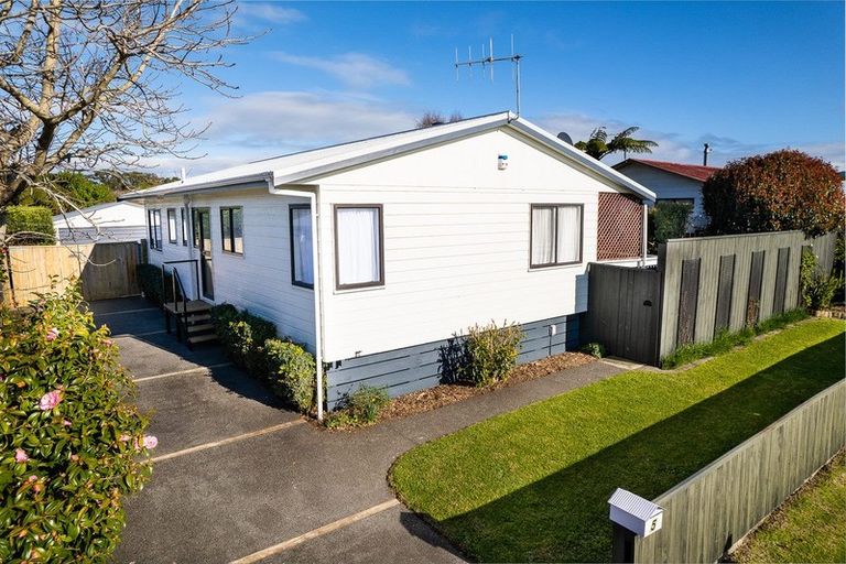Photo of property in 5 Spackman Crescent, Paraparaumu, 5032