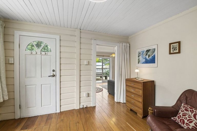 Photo of property in 35 Hicks Crescent, Waikanae Beach, Waikanae, 5036