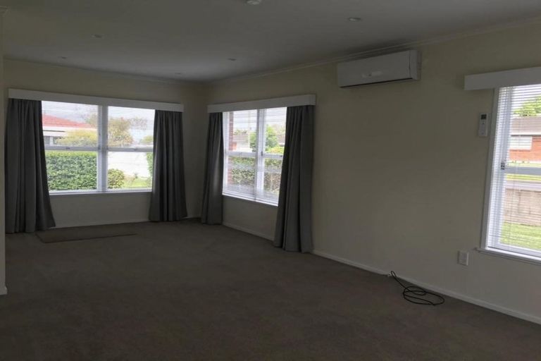 Photo of property in 1/2 Gordon Avenue, Milford, Auckland, 0620