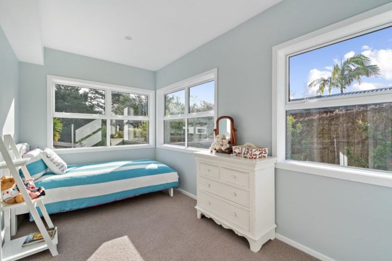 Photo of property in 20 Ocean View Road, Hatfields Beach, Orewa, 0931