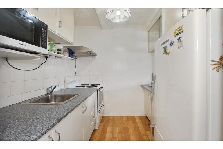 Photo of property in 2/46 Chartwell Avenue, Glenfield, Auckland, 0629