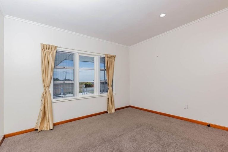 Photo of property in 168 Titirangi Road, New Lynn, Auckland, 0600