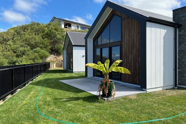 Photo of property in 75 Oak Road, Poraiti, Napier, 4112