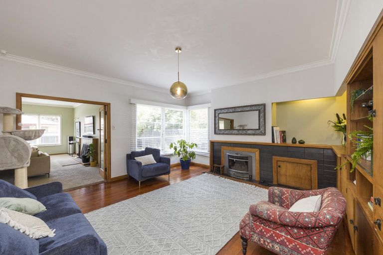 Photo of property in 546 Featherston Street, Roslyn, Palmerston North, 4414