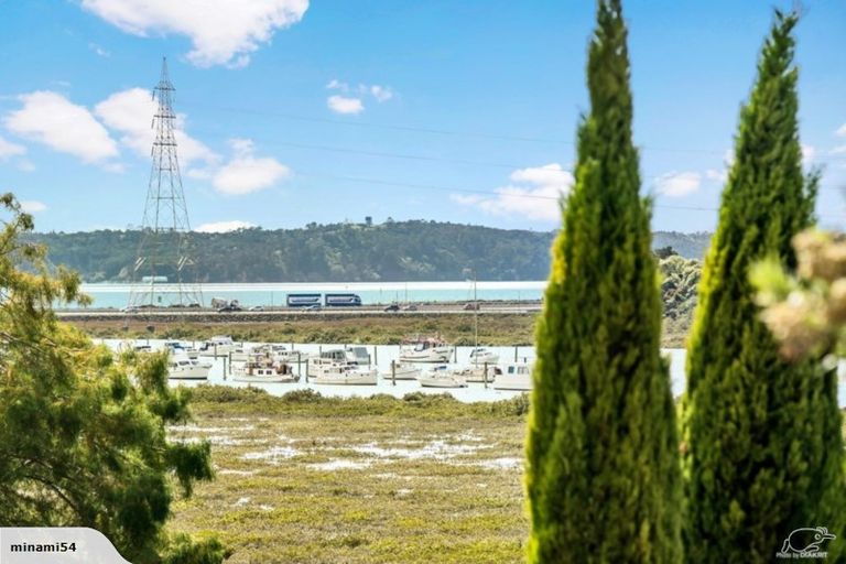 Photo of property in 8a Wairata Place, Te Atatu South, Auckland, 0610