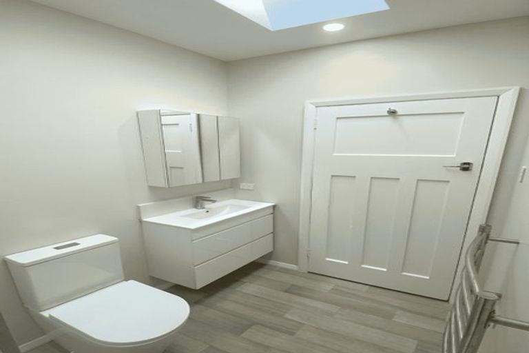 Photo of property in 5 Lonsdale Crescent, Rongotai, Wellington, 6022