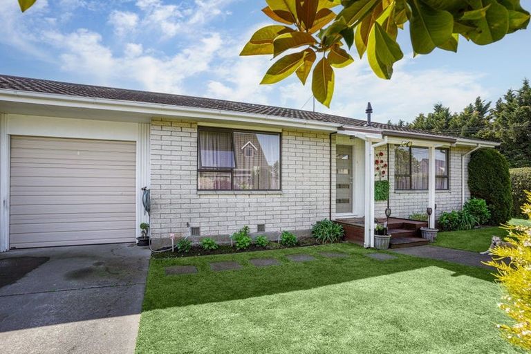 Photo of property in 2/6 Steadman Road, Broomfield, Christchurch, 8042