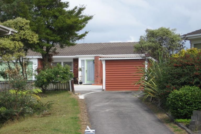 Photo of property in 2/16 Longbill Place, Glendene, Auckland, 0602