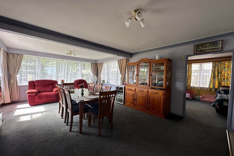Photo of property in 22 Stokes Valley Road, Stokes Valley, Lower Hutt, 5019