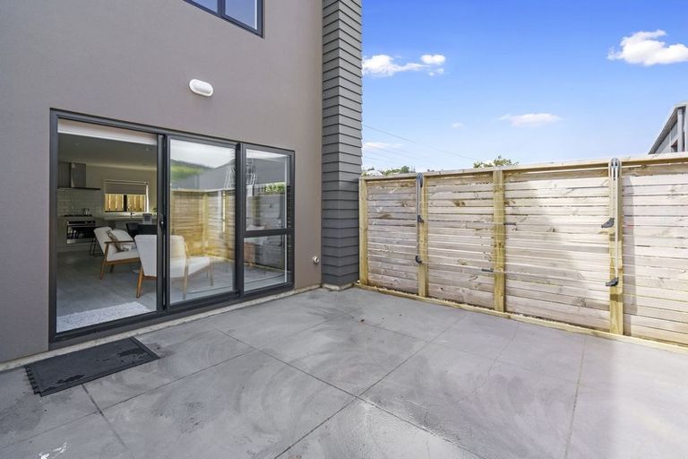 Photo of property in 1/9 Surrey Street, Tawa, Wellington, 5028
