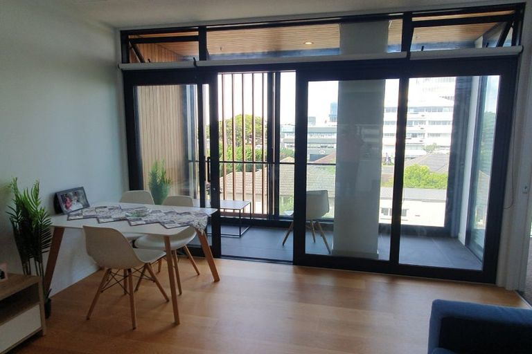 Photo of property in Frank Sargeson Apts, 204/74 Anzac Street, Takapuna, Auckland, 0622