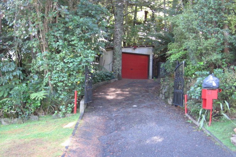 Photo of property in 21 Waima Crescent, Titirangi, Auckland, 0604