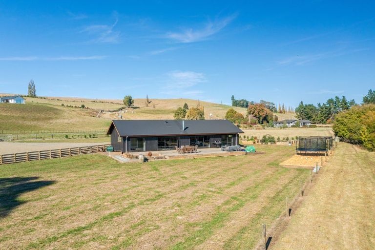 Photo of property in 360 Maharakeke Road, Waipukurau, 4281