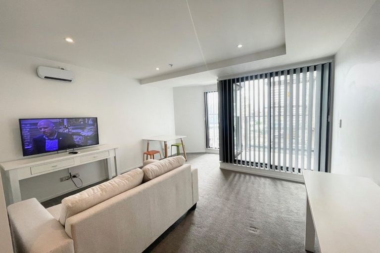 Photo of property in 365a Don Buck Road, Massey, Auckland, 0614