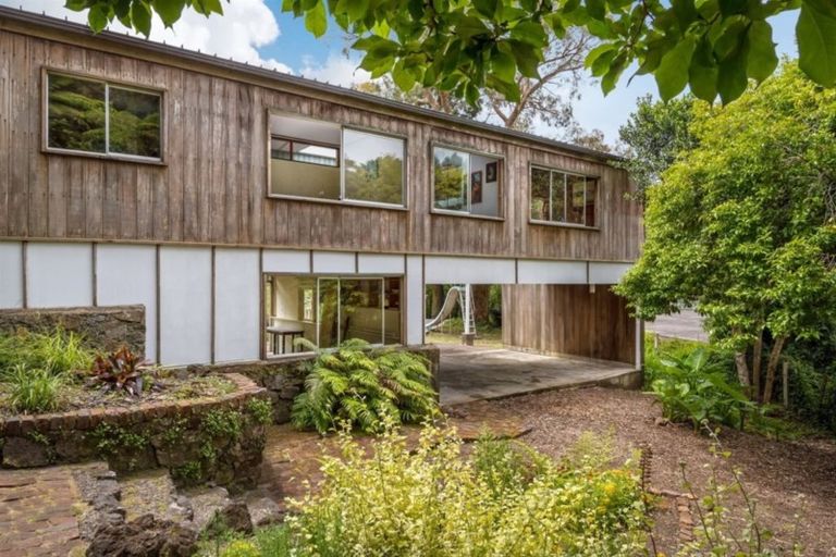 Photo of property in 178 Konini Road, Titirangi, Auckland, 0604