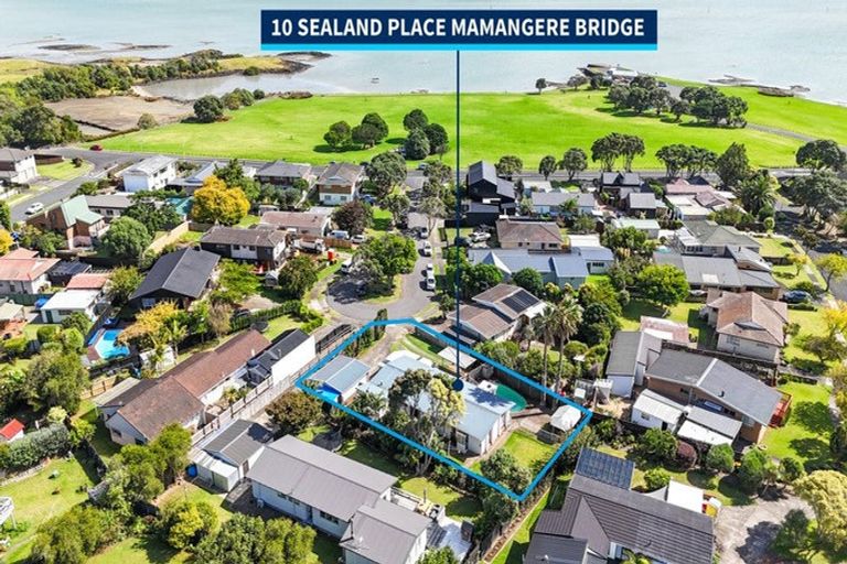 Photo of property in 10 Sealand Place, Mangere Bridge, Auckland, 2022
