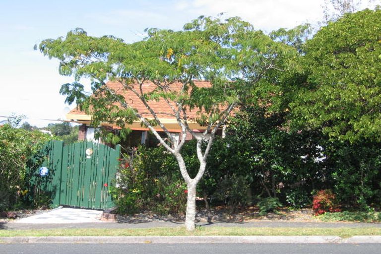 Photo of property in 143 Oaktree Avenue, Browns Bay, Auckland, 0630