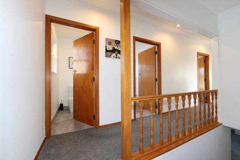 Photo of property in 11 Busby Hill, Havelock North, 4130