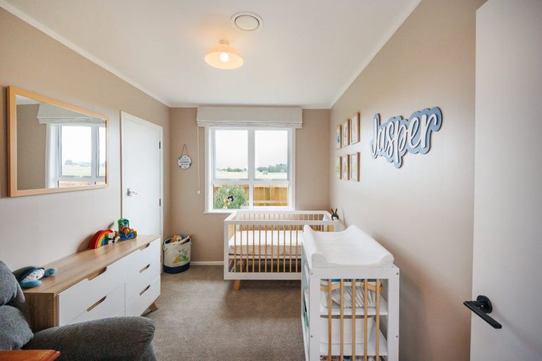 Photo of property in 42 Peters Avenue, Cloverlea, Palmerston North, 4412