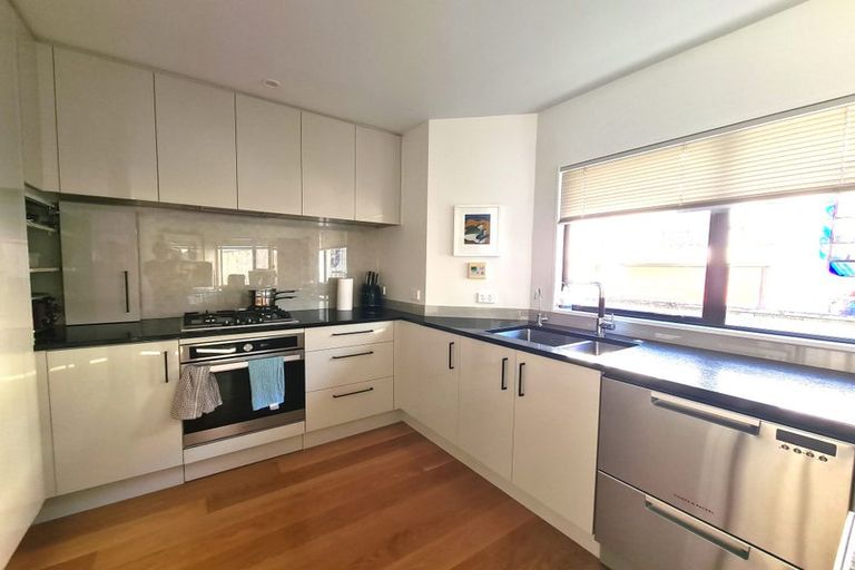 Photo of property in 7/22 Oriental Terrace, Oriental Bay, Wellington, 6011