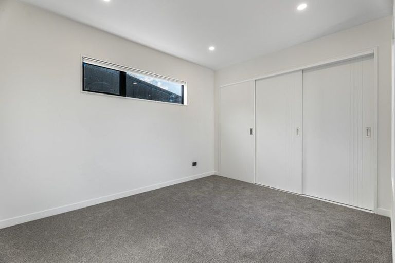 Photo of property in 98e Royal Road, Massey, Auckland, 0614