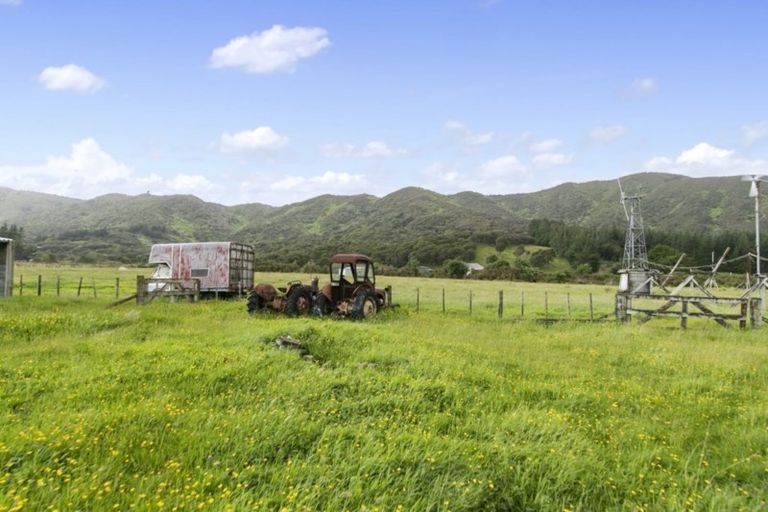Photo of property in 104 Upper Fitzherbert Road, Wainuiomata, 5373