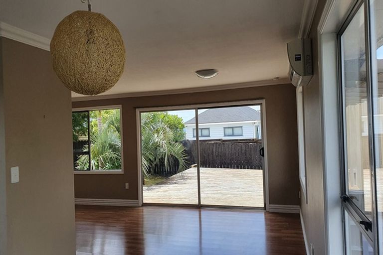 Photo of property in 27 Pahi Place, West Harbour, Auckland, 0618