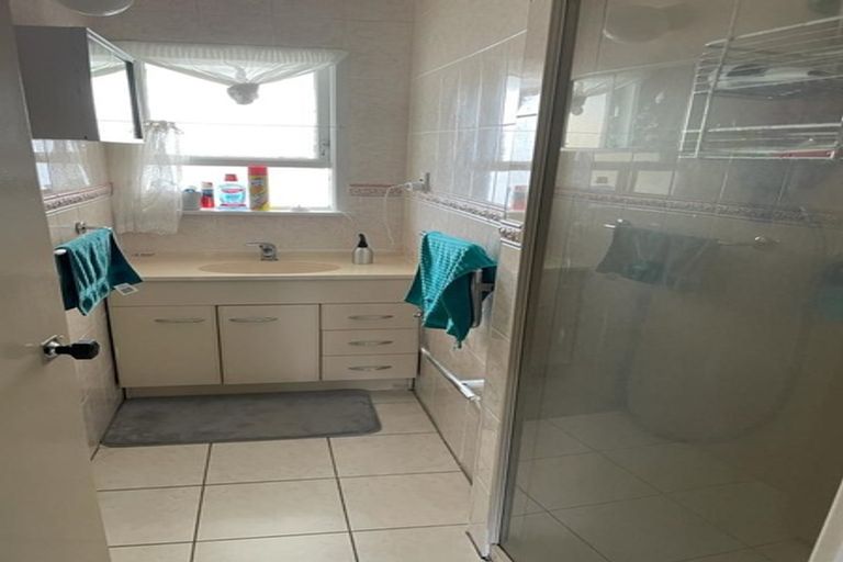 Photo of property in 105 Barrys Road, Glendene, Auckland, 0602