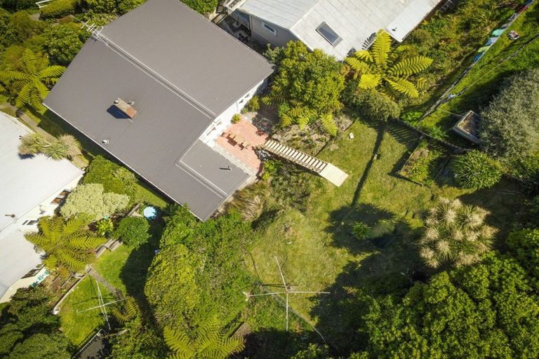 Photo of property in 17 Houghton Bay Road, Houghton Bay, Wellington, 6023