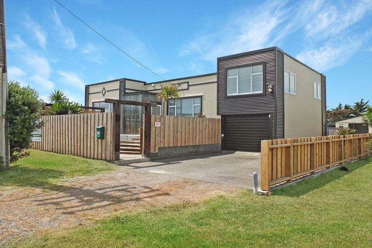 Photo of property in 35 Nash Parade, Foxton Beach, Foxton, 4815