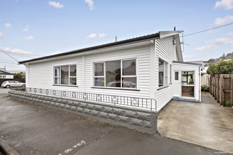 Photo of property in 32 Torridon Road, Miramar, Wellington, 6022