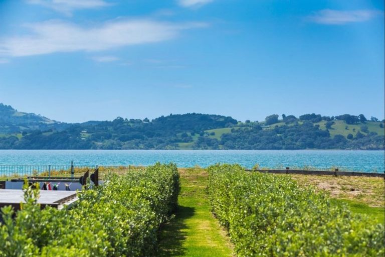 Photo of property in 39 Taumata Road, Omaha, 0986