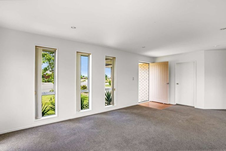 Photo of property in 69 Acacia Avenue, Rangiora, 7400