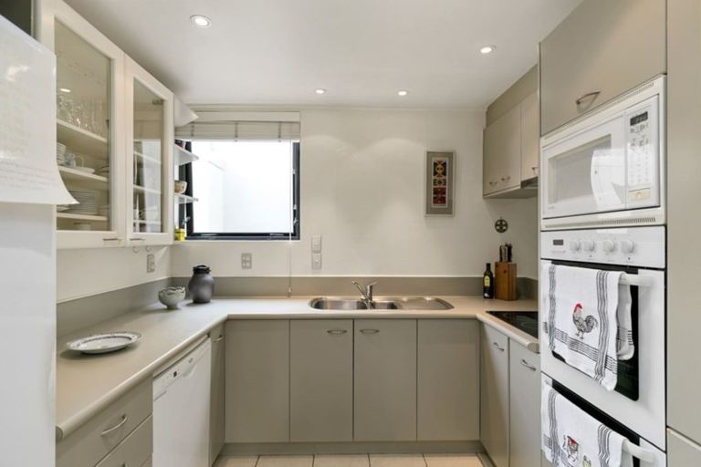 Photo of property in Highwic, 1/32 Hobson Street, Thorndon, Wellington, 6011