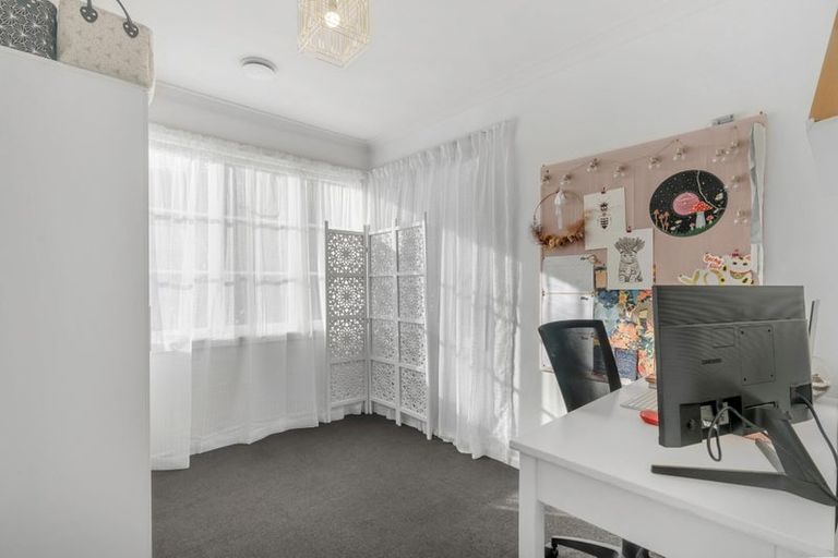 Photo of property in 2/26 Woodside Road, Massey, Auckland, 0614