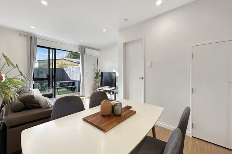 Photo of property in 4/17 Rewarewa Road, Te Atatu Peninsula, Auckland, 0610