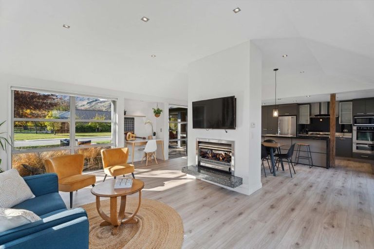 Photo of property in 5 Crawford Place, Lake Hayes, Queenstown, 9304